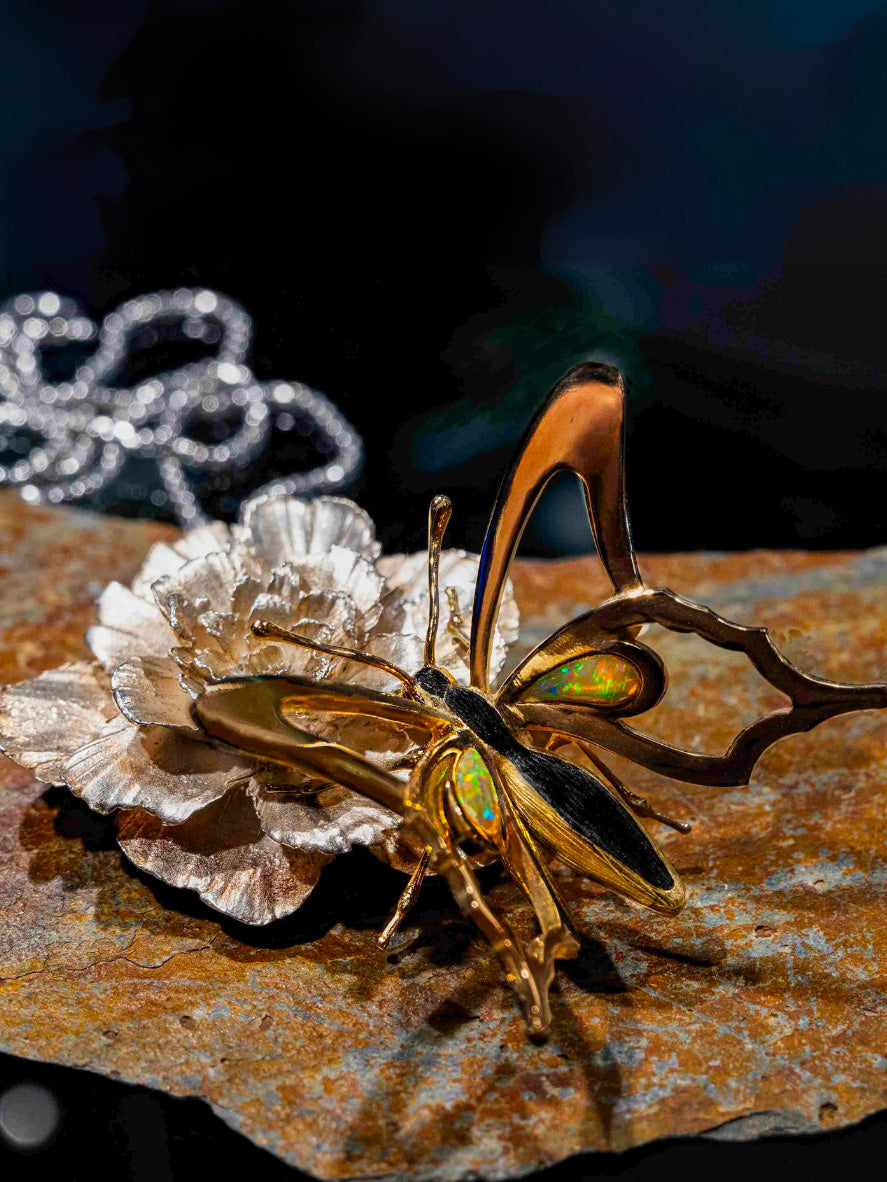 My vision of jewelry: between poetry, material, and encounter